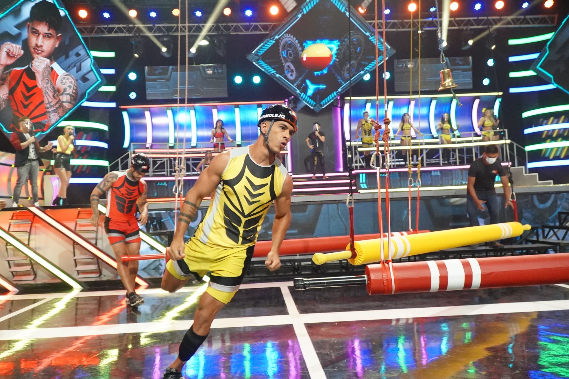 troncos-en-equilibrio-calle7-bolivia-05